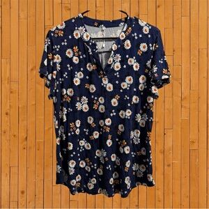Navy Daisy Short-Sleeve V-Neck Tee